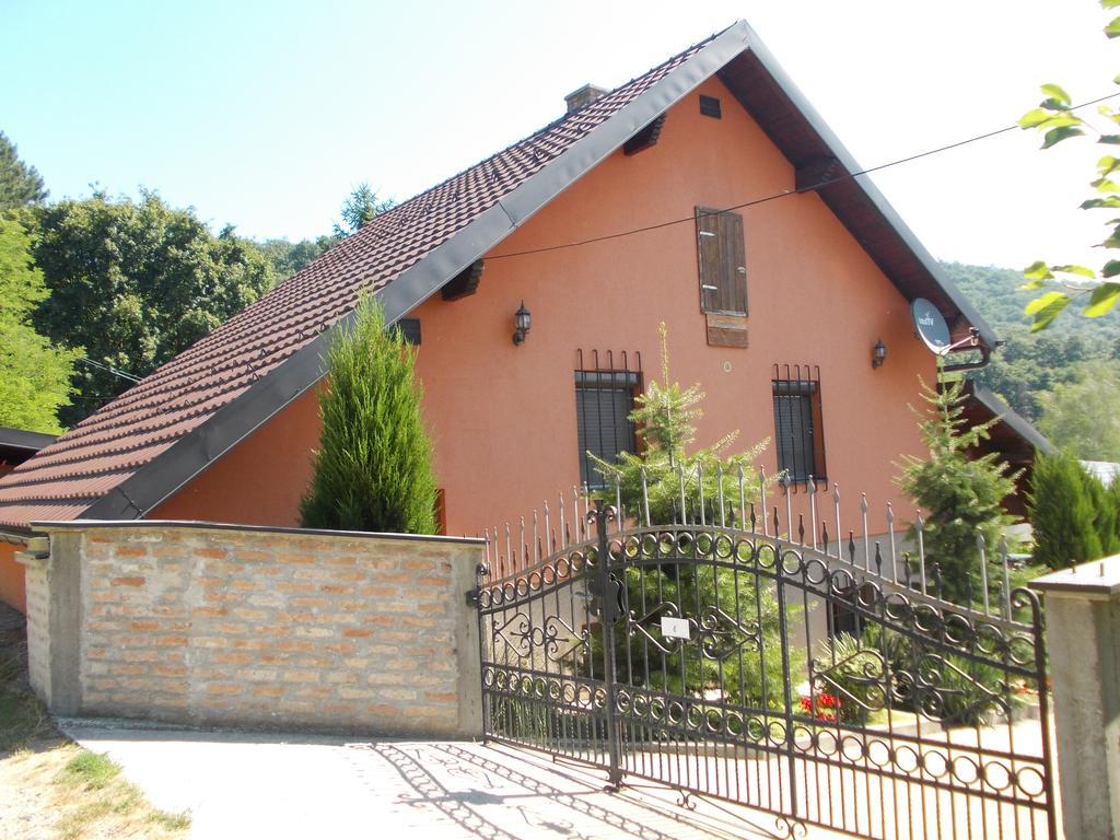 Kuca Za Odmor "Karalic" Bed and Breakfast Ležimir Exteriör bild